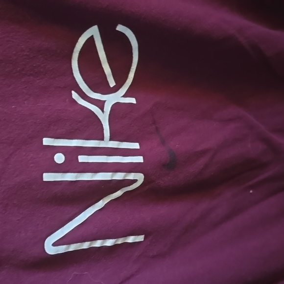 Maroon Nike tshirt - Picture 2 of 4